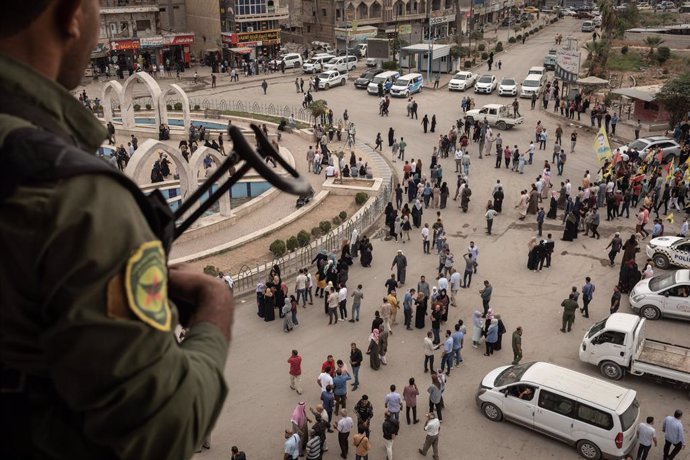 Archivo - October 9, 2023, Raqqa, Northern Syria, Syria: Massive demonstrations against Turkish bombing and high living costs. In late September and early October 2023, the Turks destroyed 80% of Rojava's energy infrastructure.