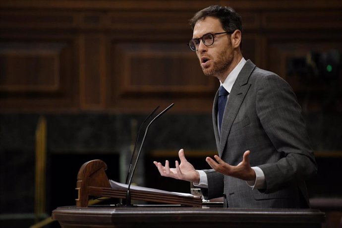 Archivo - El diputado navarro del PP, Sergio Sayas, interviene durante una sesión plenaria en el Congreso de los Diputados.