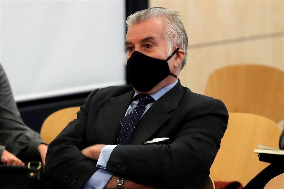 Archivo - El extesorero del PP Luis Bárcenas durante el juicio por la presunta caja 'b' del PP, que comienza este lunes, en San Fernando de Henares, Madrid, (España), a 8 de febrero de 2021. El juicio se centrará en las declaraciones de Bárcenas después