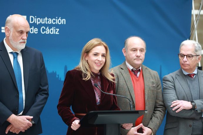 Almudena Martínez y Javier Vidal en el desayuno navideño de Diputación.