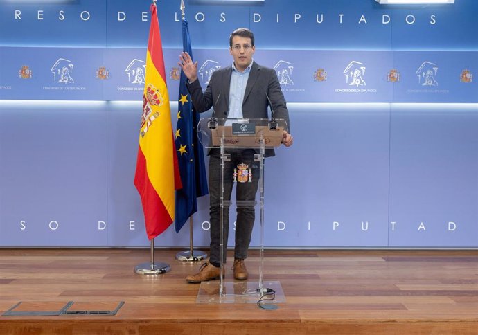 El diputado de Sumar, Jorge Pueyo, durante una rueda de prensa anterior a la Junta de Portavoces, a 19 de noviembre de 2024, en Madrid (España).