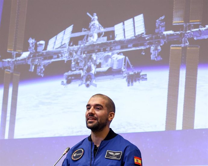 El astronauta de carrera de la ESA, Pablo Álvarez, visita el Centro Europeo de Astronomía Espacial (ESAC), a 17 de diciembre de 2024, en Madrid (España). El astronauta Pablo Álvarez completó en abril de este año, su certificación en el Centro Europeo de A