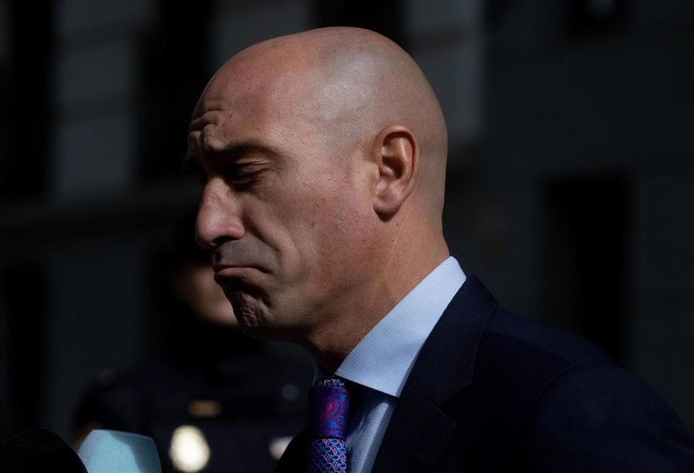 Archivo - El expresidente de la Real Federación Española de Fútbol (RFEF), Luis Rubiales, llega a la Audiencia Nacional, a 17 de mayo de 2024, en Madrid (España). La Audiencia Nacional ha citado al expresidente de la Real Federación Española de Fútbol (