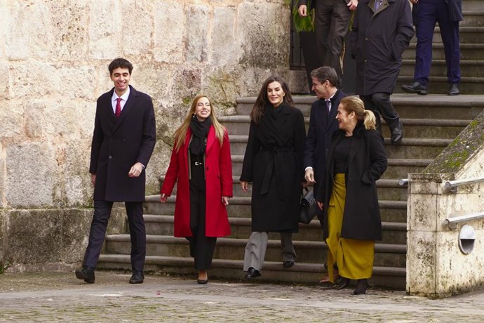La Reina Doña Letizia llega a San Millán con el presidente del Gobierno riojano, Gonzalo Capellán, la delegada del Gobierno, Beatriz Arraiz, y la presidenta del Parlamento, Marta Fernández