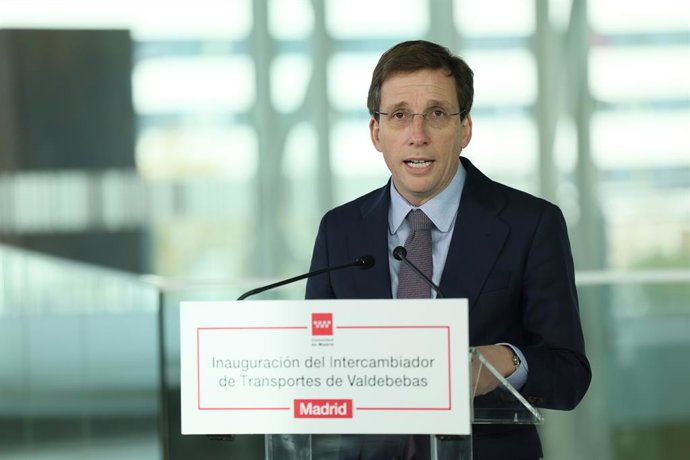 El alcalde de Madrid, José Luis Martínez- Almeida, interviene durante la inauguración del intercambiador de transportes de Valdebebas, a 17 de diciembre de 2024, en Valdebebas, Madrid (España). El intercambiador de transportes de Valdebebas, dará cobertur