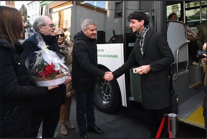 Recibimiento al viajero número 25 millones del Consorcio de Transportes de Granada.