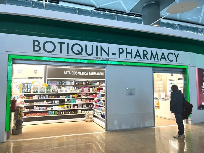 El aeropuerto de Madrid-Barajas abre una nueva farmacia en la Terminal 3