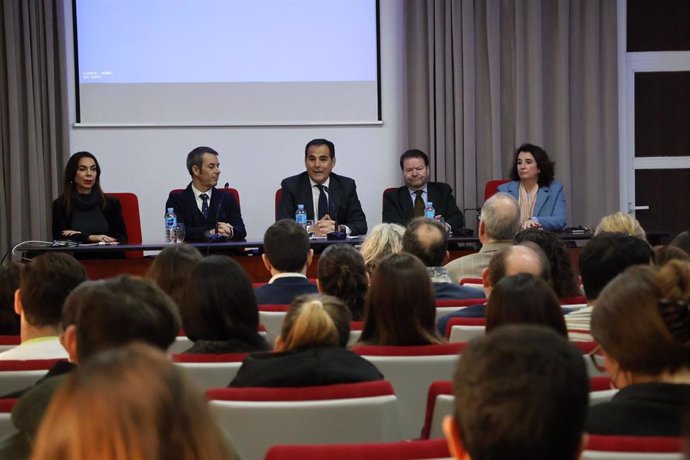 El consejero de Justicia, Administración Local y Función Pública, José Antonio Nieto, en una conferencia en la Facultad de Derecho de la Universidad de Málaga.