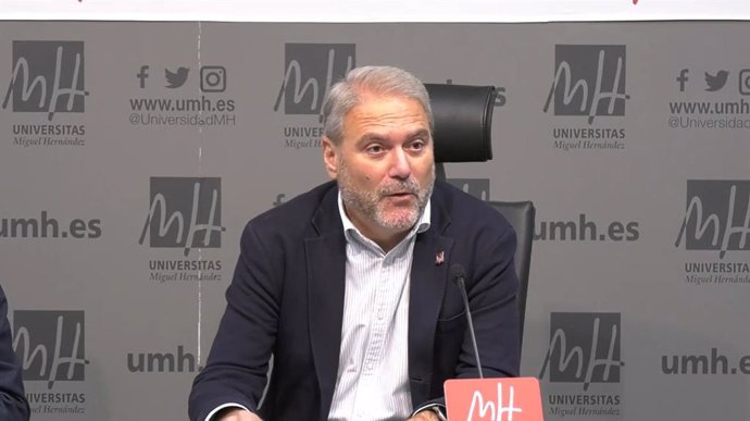 El rector de la UMH, Juan José Ruiz, en una rueda de prensa el martes 17 de diciembre de 2024.