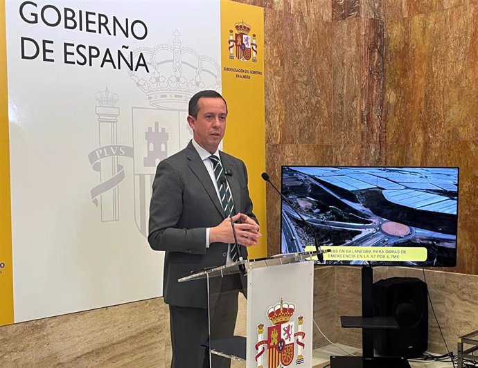 El subdelegado del Gobierno en Almería, José María Martín, durante la rueda de prensa.