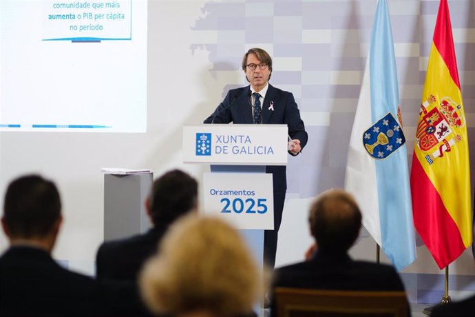 Archivo - El conselleiro de Facenda e Administración Pública, Miguel Corgos, en la rueda de prensa de presentación de los Orzamentos 2025.