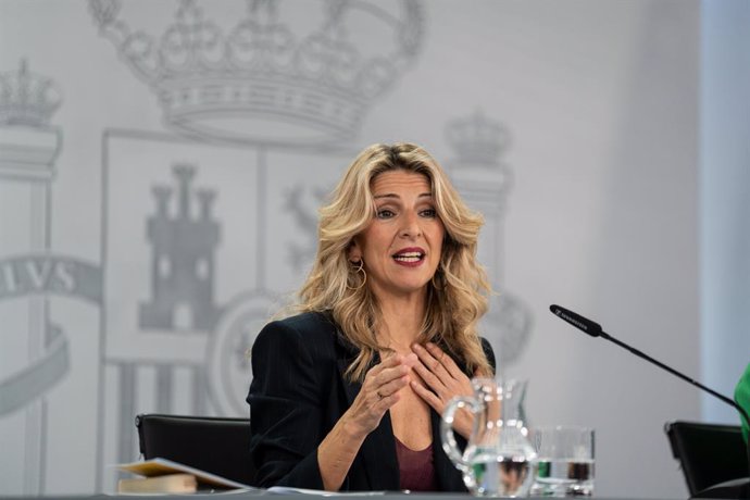 La vicepresidenta segunda y ministra de Trabajo y Economía Social, Yolanda Díaz, interviene durante una rueda de prensa posterior al Consejo de Ministros, a 17 de diciembre de 2024, en Madrid (España). 