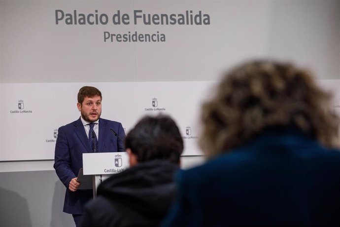 El consejero de Fomento, Nacho Hernando, en rueda de prensa para informar sobre los asuntos del Consejo de Gobierno.