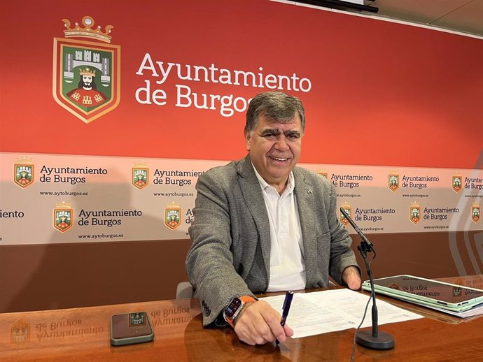 Manso durante la rueda de prensa tras la reunión de la Gerencia Municipal de Urbanismo.