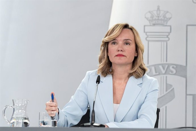 La ministra Portavoz, Pilar Alegría, durante una rueda de prensa posterior a la reunión del Consejo de Ministros, en el Palacio de La Moncloa, a 10 de diciembre de 2024, en Madrid (España). El Gobierno ha aprobado este martes la nueva Ley de Industria y A