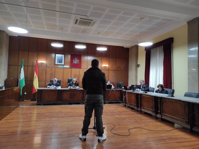 El acusado ante el tribunal de la Audiencia de Jaén que le ha juzgado