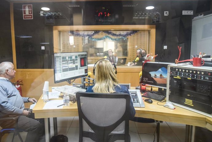 Campaña solidaria del Mocuelo en los estudios de la Cadena Ser en Mérida.