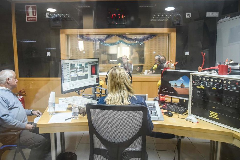 Campaña solidaria del Mocuelo en los estudios de la Cadena Ser en Mérida.