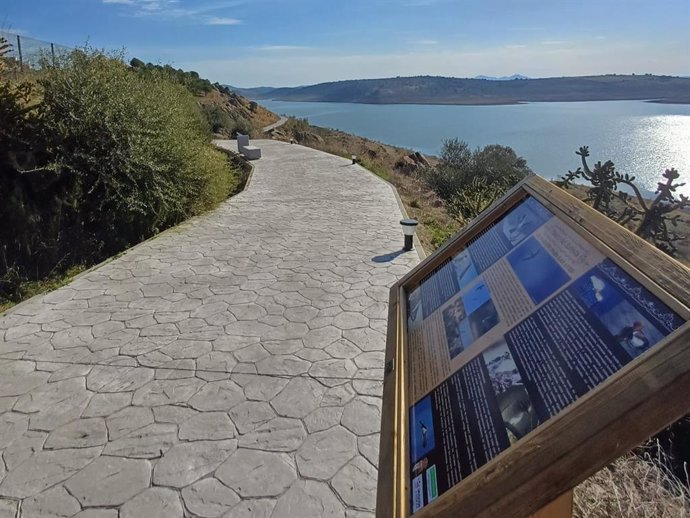 Paseo del Bañista de Alange, el primer paseo fluvial de Extremadura.