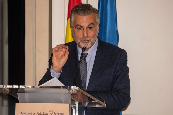 Archivo - El periodista Carlos Alsina durante la entrega del premio de Periodismo “Francisco Cerecedo” en el Hotel Westin Palace, a 27 de noviembre de 2023, en Madrid (España). Este año el premio es para el director y presentador del programa ‘Más de uno’