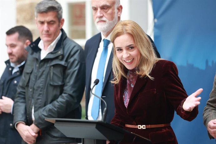 La presidenta de la Diputación, Almudena Martínez, en rueda de prensa.