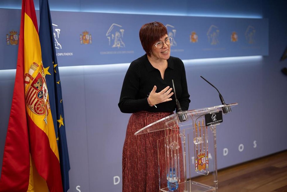 La portavoz de Compromís en el Congreso, Águeda Micó, durante una rueda de prensa posterior a la Junta de Portavoces, en el Congreso de los Diputados, a 17 de diciembre de 2024, en Madrid (España).