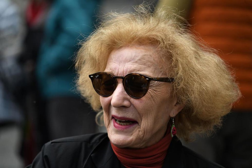 Archivo - La actriz Marisa Paredes durante una concentración del mundo de la cultura para exigir el alto al fuego en Gaza, en la Plaza del Museo Reina Sofía, a 27 de abril de 2024, en Madrid (España). Recortes Cero ha publicado el manifiesto Hay que pa