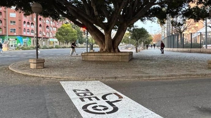 Nueva señal de la zona de bajas emisiones (ZBE) en Alicante.