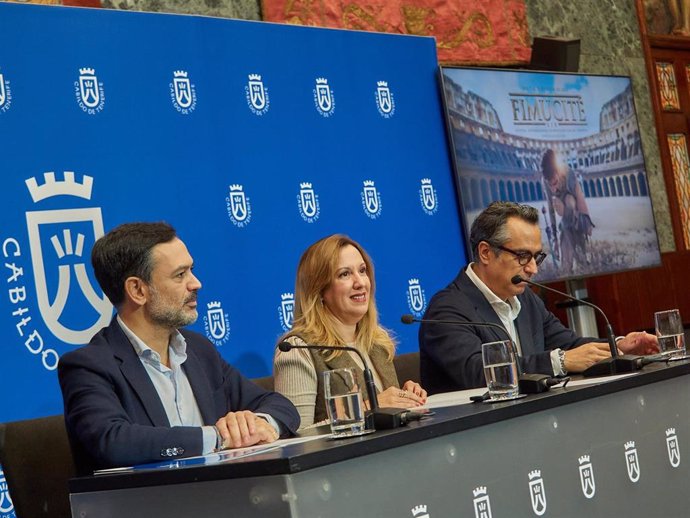 El vicepresidente del Cabildo de Tenerife, Lope Afonso, la presidenta, Rosa Dávila, y el director de Fimucité, Diego Navarro, en la presentación de un avance de la programación del festival