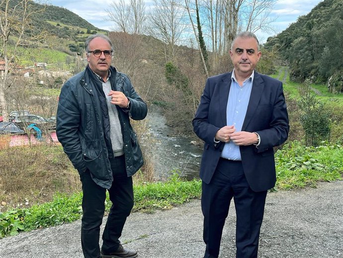 El consejero de Fomento, Vivienda, Ordenación del Territorio y Medio Ambiente, Roberto Media, inaugura varias actuaciones en Vega de Liébana.