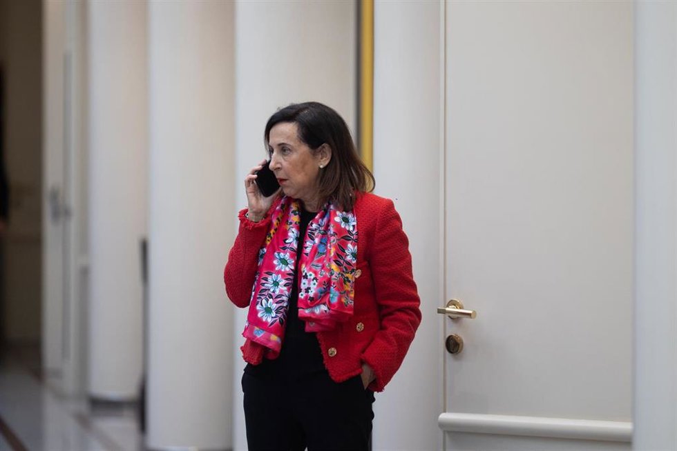 La ministra de Defensa, Margarita Robles, a su llegada a una sesión de control al Gobierno, en el Senado, a 17 de diciembre de 2024, en Madrid (España).