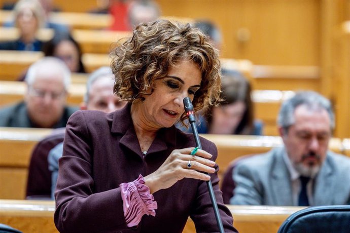 La vicepresidenta primera y ministra de Hacienda, María Jesús Montero, durante una sesión de control al Gobierno, en el Senado, a 17 de diciembre de 2024, en Madrid (España).