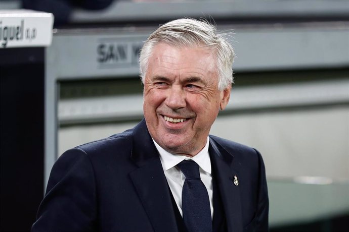 Carlos Ancelotti, head coach of Real Madrid,  gestures during the Spanish League, LaLiga EA Sports, football match played between Athletic Club de Bilbao and Real Madrid at San Mames stadium on December 04, 2024, in Madrid, Spain.