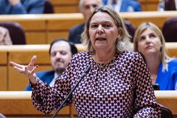 Archivo - La senadora del PP por Mallorca, María Salom, durante una sesión de control al Gobierno en la Cámara Alta. 