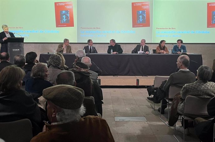 Presentación en el Colegio de Arquitectos de Madrid del libro 'Invención y Réplica', obra del arquitecto conservador de la Mezquita de Córdoba, Gabriel Ruiz Cabrero.