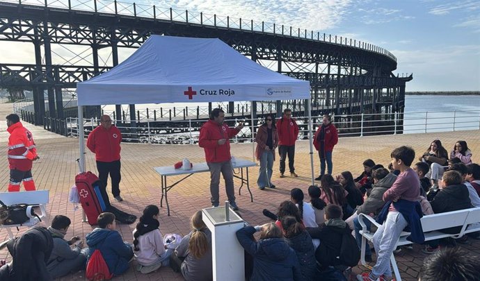 Formación en Emergencias de Cruz Roja y el Puerto de Huelva.