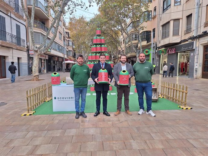 Campaña del Ayuntamiento de Palma y Ecovidrio para fomentar el reciclaje por Navidad.