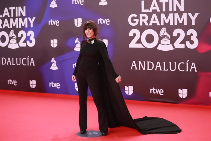 Archivo - La cantante Vanesa Martín posa durante el photocall previo a la gala de entrega de los Latin Grammy 2023, en el Palacio de Congresos de Sevilla.