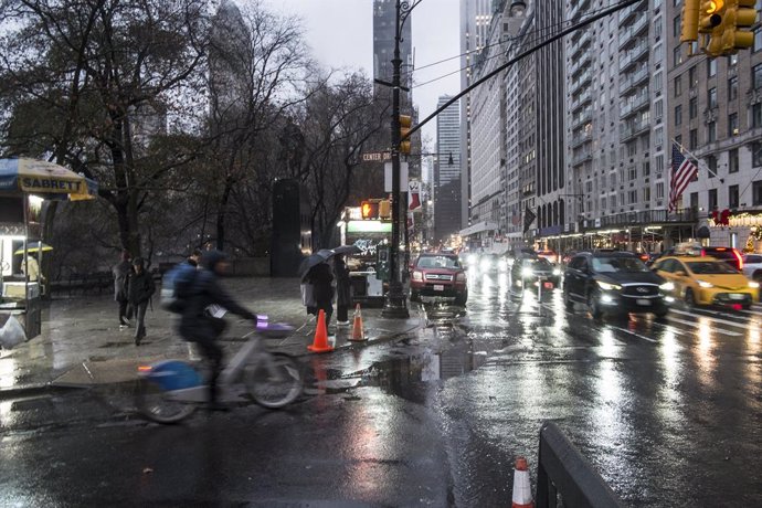 December 16, 2024, New York City, New York, USA: Center Drive, the entrance to Central Park South at 59th street, where the suspected gunman Luigi Mangione who allegedly shot Brian Thompson, CEO of United Healthcare, escaped into the park.