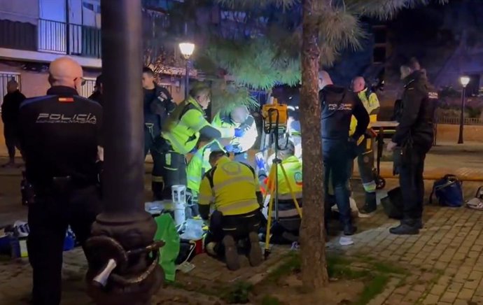 Heridos de gravedad una mujer de 91 años y un hombre de 83 en el incendio de su vivienda en San Blas