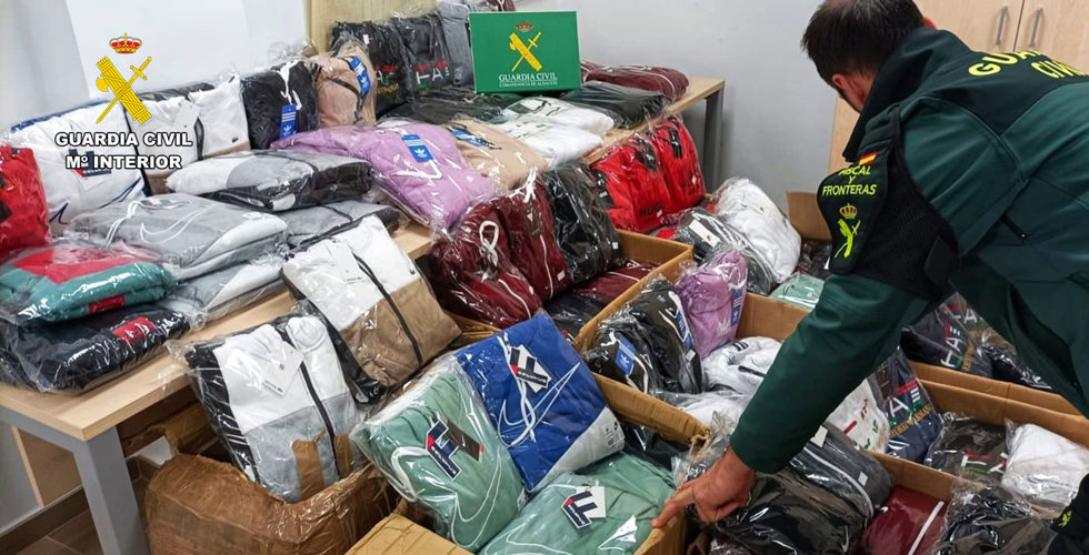 Investigado un vecino de Villarrobledo por comercializar  prendas de ropa y cosméticos falsificados  