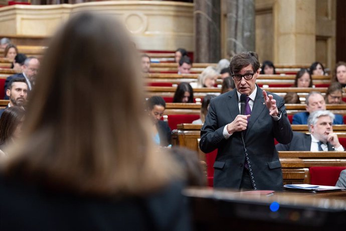 El president de la Generalitat, Salvador Illa, responent a la líder dels Comuns, Jéssica Albiach