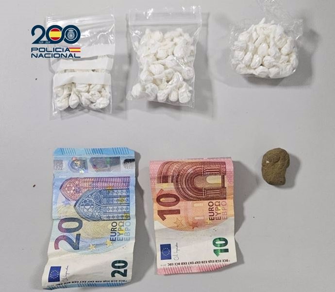 Drogas y dineros incautados por la Policía Nacional de Santa Cruz de Tenerife