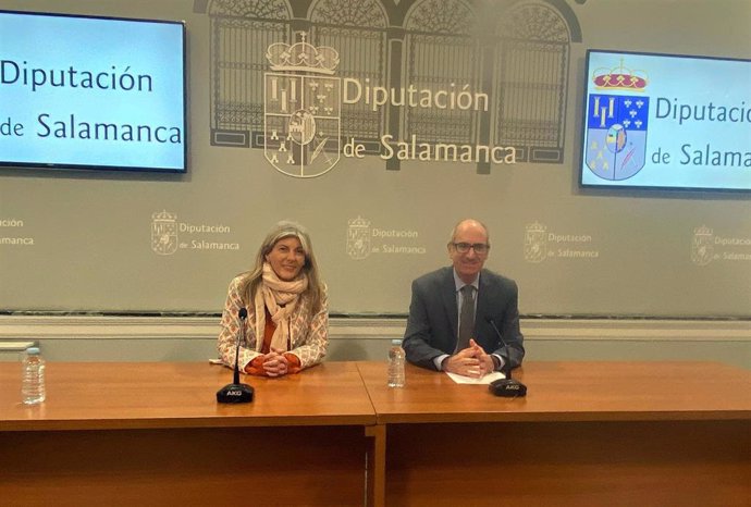 Eva Picado y Javier Iglesias, durante la rueda de prensa de esta mañana.