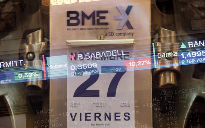 Archivo - Valores del IBEX del Banco Sabadell en la Bolsa de Madrid (España), 26 de noviembre de 2020.