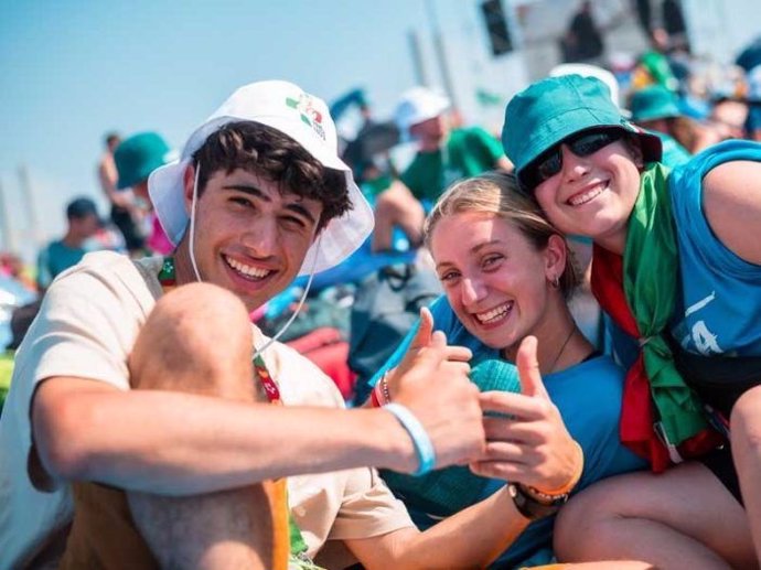 Jóvenes en un evento de la Iglesia