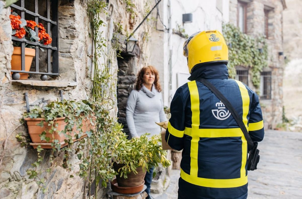 Correos facilitará la retirada e ingreso de dinero en efectivo a los clientes de Caja Rural de Asturias