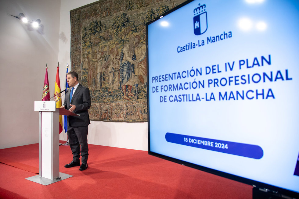 El presidente de C-LM, Emiliano García-Page, presentando el IV Plan de FP