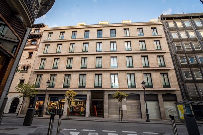 El edificio de oficinas, situado en la calle Cedaceros número 9 de Madrid, que el Grupo Catalana Occidente ha vendido a Lamar Development