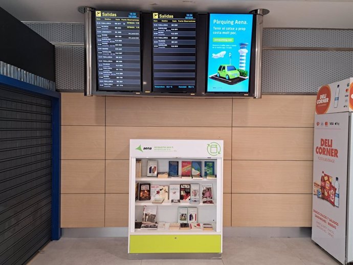 Punto de intercambio de libros en el aeropuerto de Ibiza